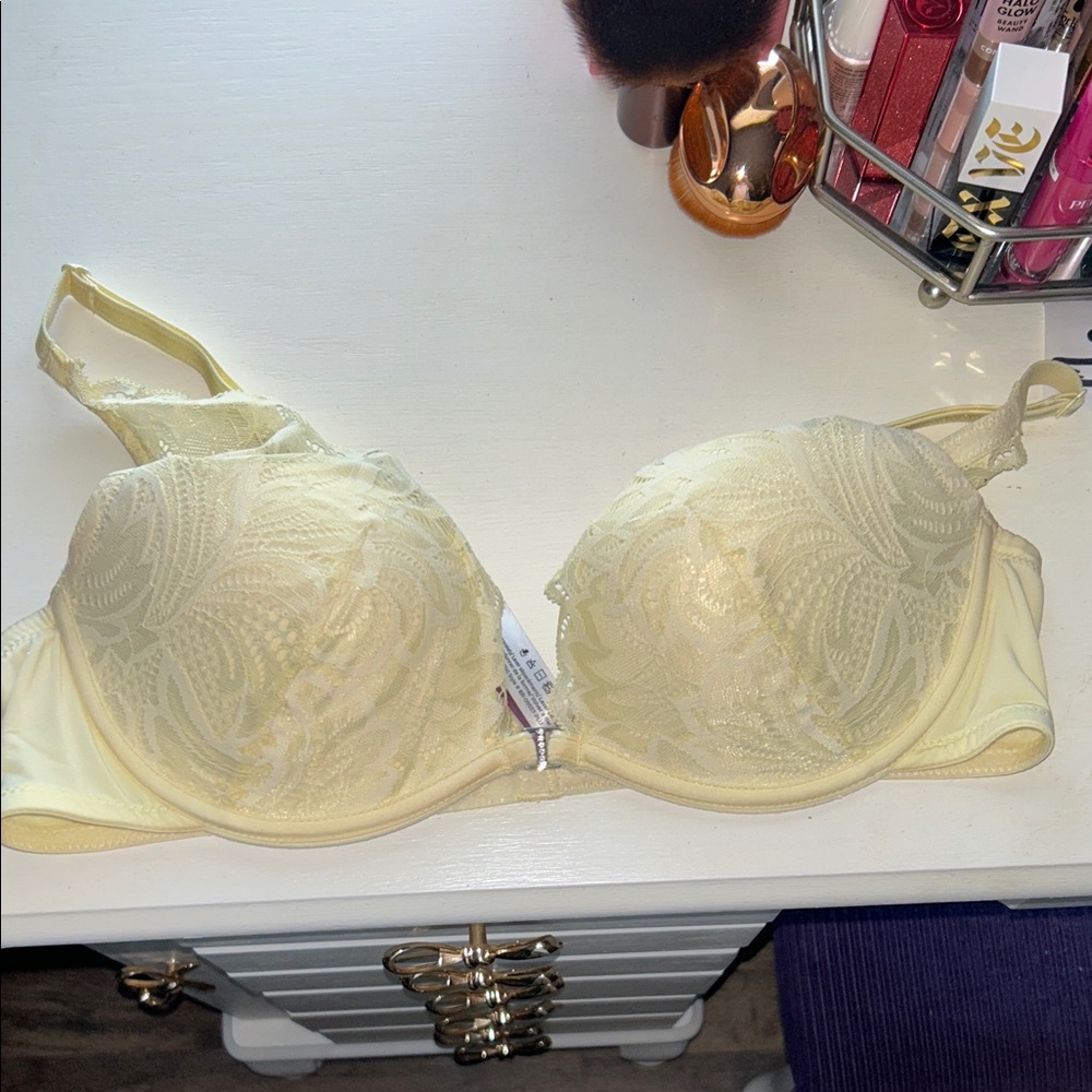 Adore Me Cream Lace Underwire Bra - Embroidered Support